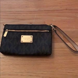 Micheal Kors wristlet